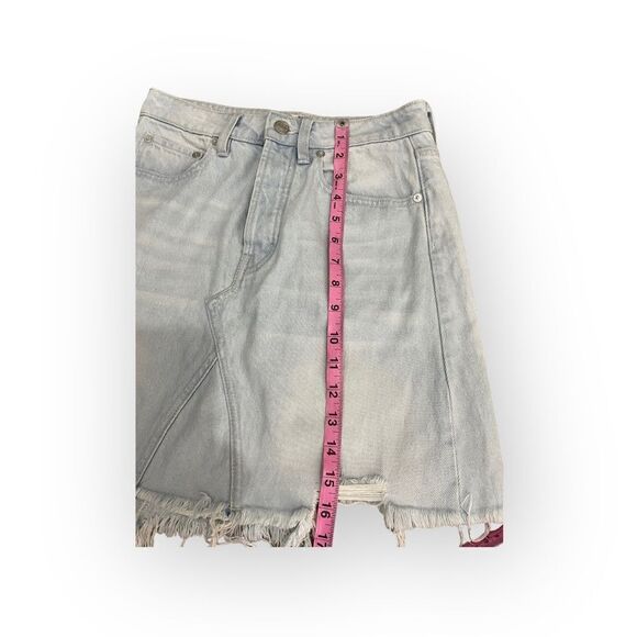 FREE PEOPLE GOING ROGUE DENIM SKIRT OB962056 RAW ASYMMETRIC HEM TIDAL WAVE SZ 25 - Picture 8 of 13